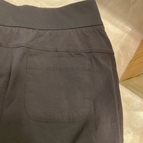 Athleta Trekkie Bermuda 2.0 Shorts Black Ripstop Stretch Athletic Hiking, Sz 2 - Picture 7 of 14